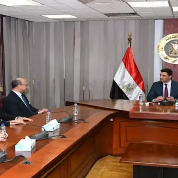 وزير الصناعة يناقش مع مجموعة صافولا خططها التوسعية في مصر